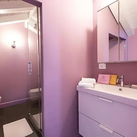 Isola Bella - Via 28 *